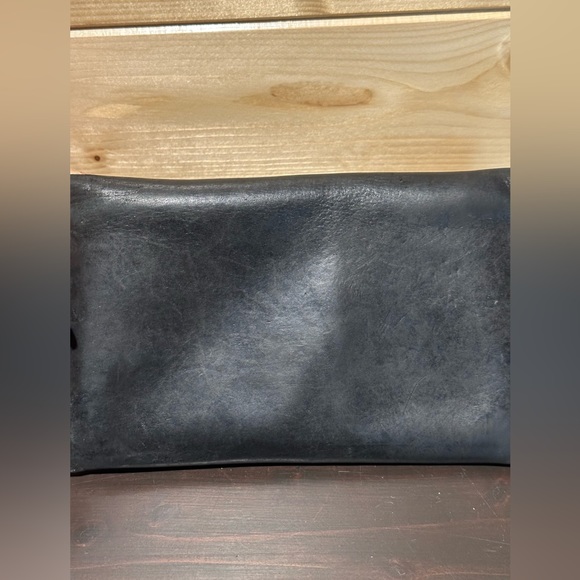 FREE wallet with a purchase of a bag. - Picture 5 of 14